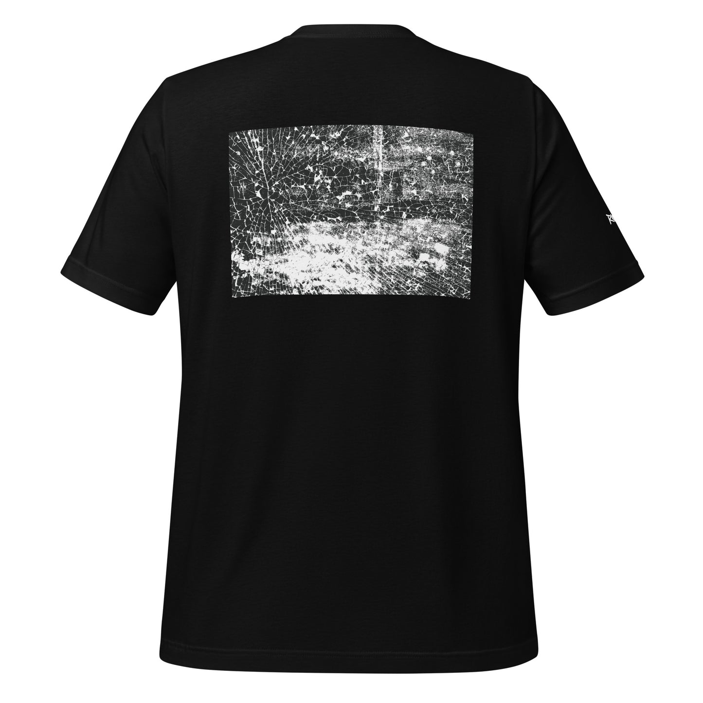 Vista trasera camiseta eco-friendly Servi Go, diseño streetwear sostenible
