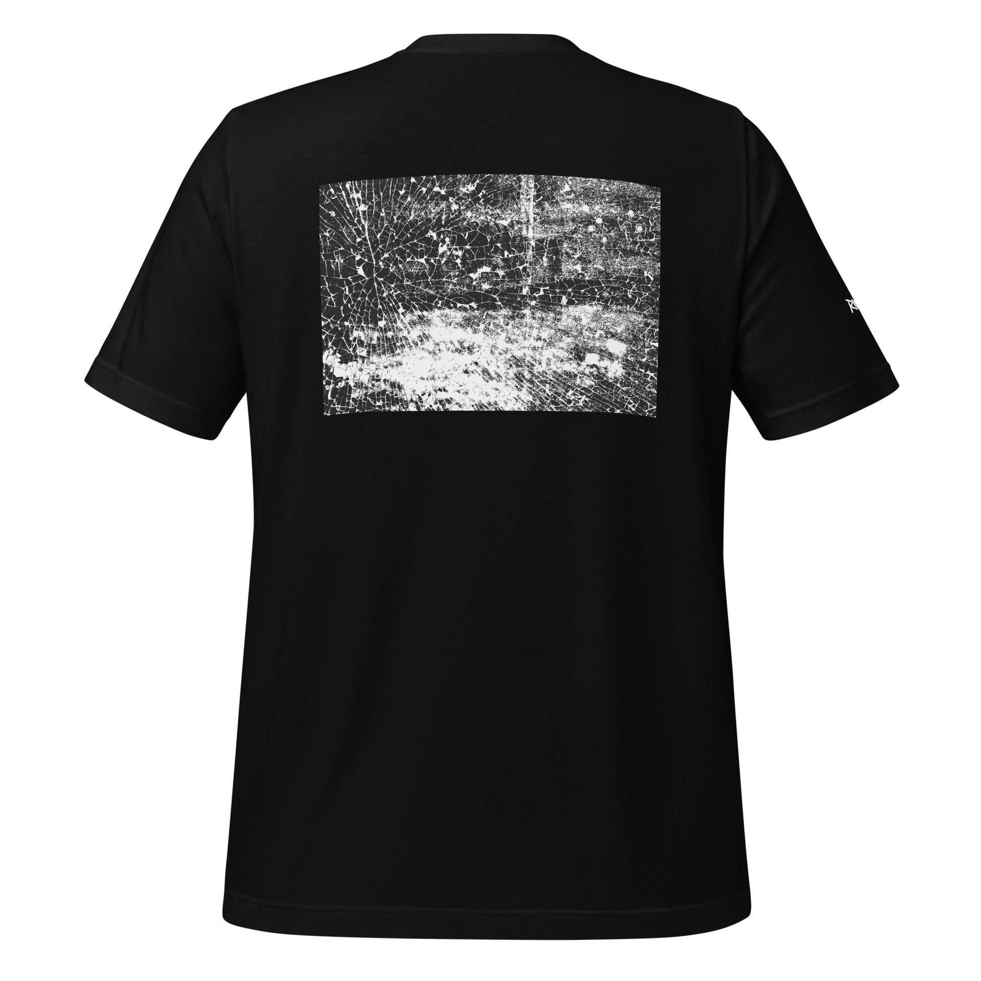 Vista trasera camiseta eco-friendly Servi Go, diseño streetwear sostenible
